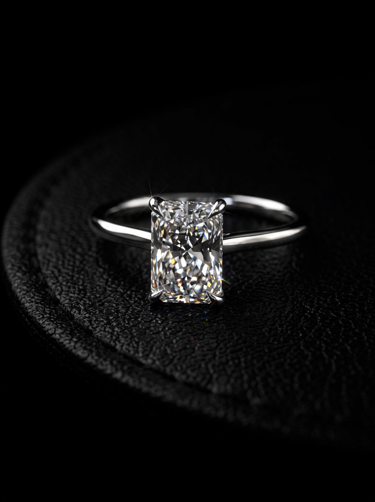 THE ONE™ Radiant · 1.00ct Radiant-Cut Solitaire MG ESSENCE