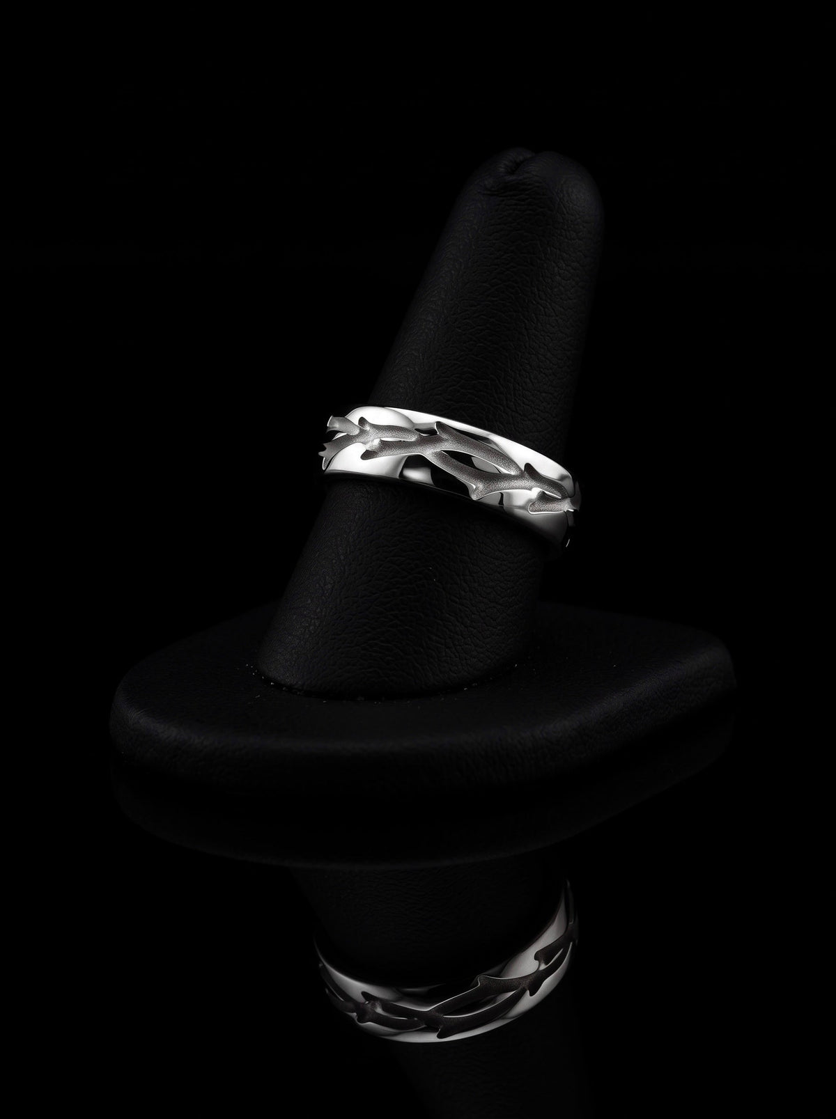 MG VARENO™ Patterned Men’s Ring · Sterling Silver MG ESSENCE