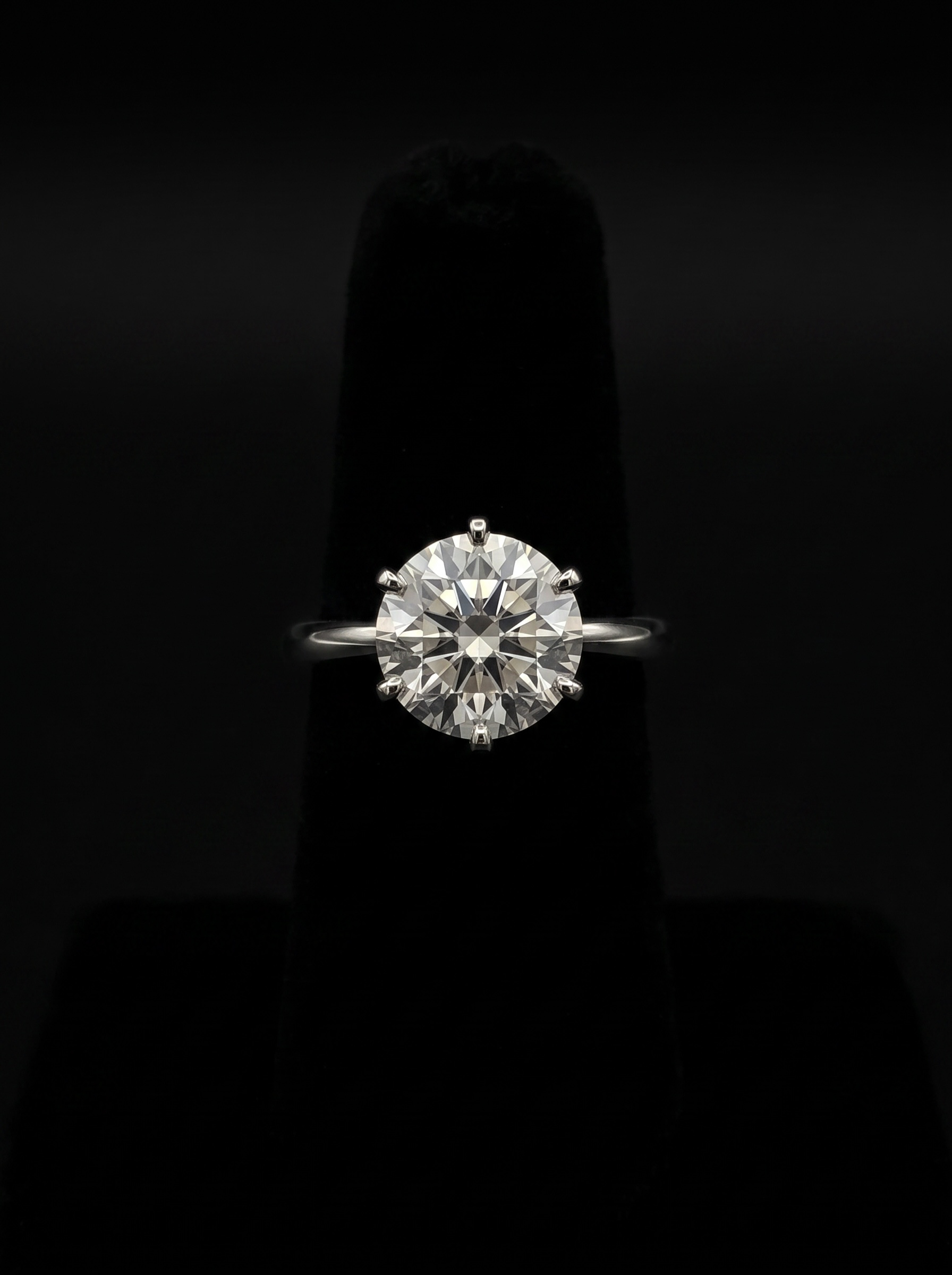 MG ÉLIORA™ — Round Brilliant Solitaire Ring