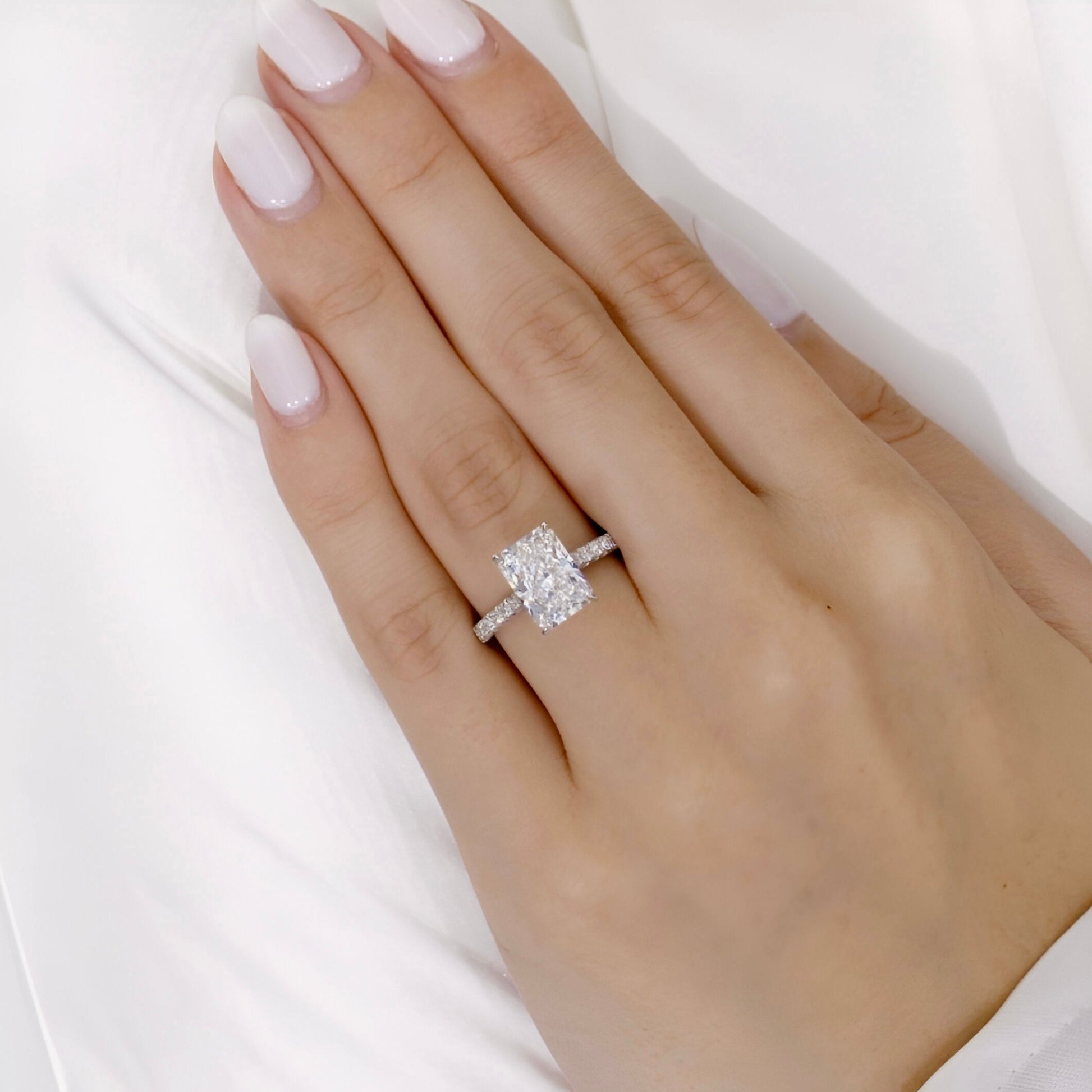 MG VANTER GLOW®️ 4.0 CT Radiant Cut Yara Ring MG Essence