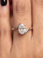 THE ONE™ Twist · 1.00ct Oval-Cut Solitaire
