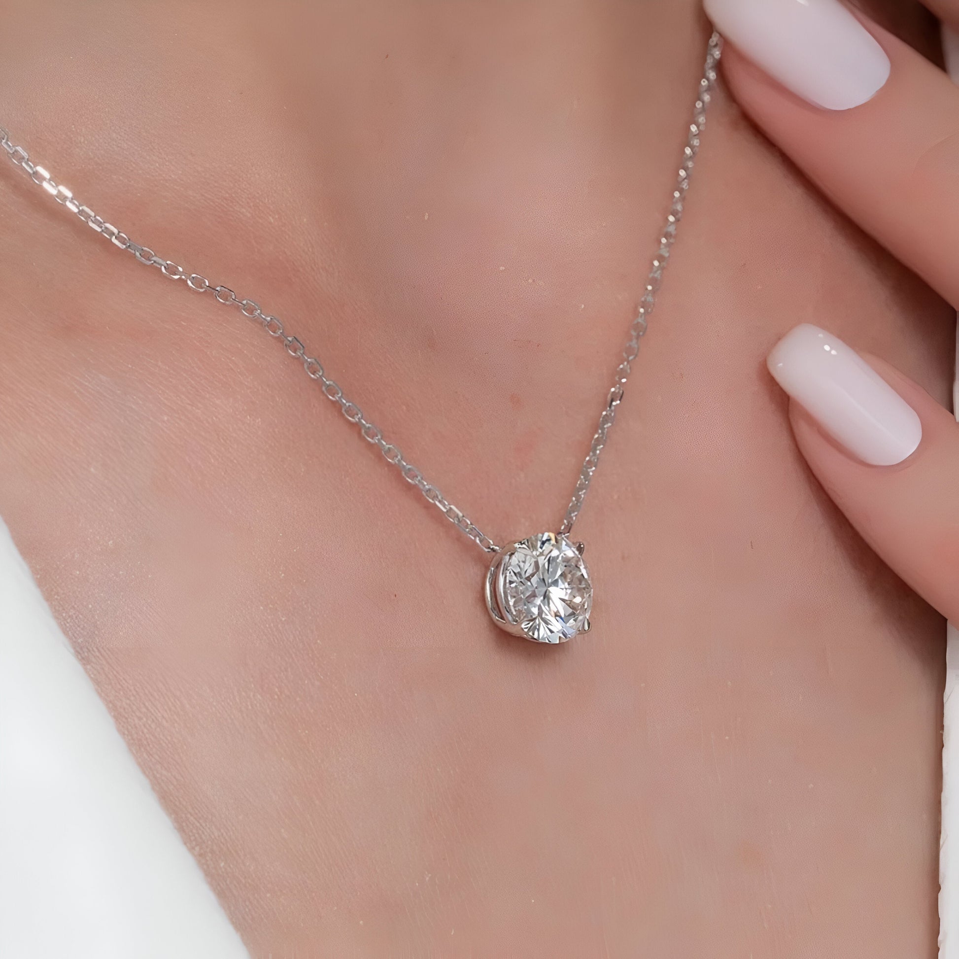 Round Aurora Glow Necklace MG ESSENCE