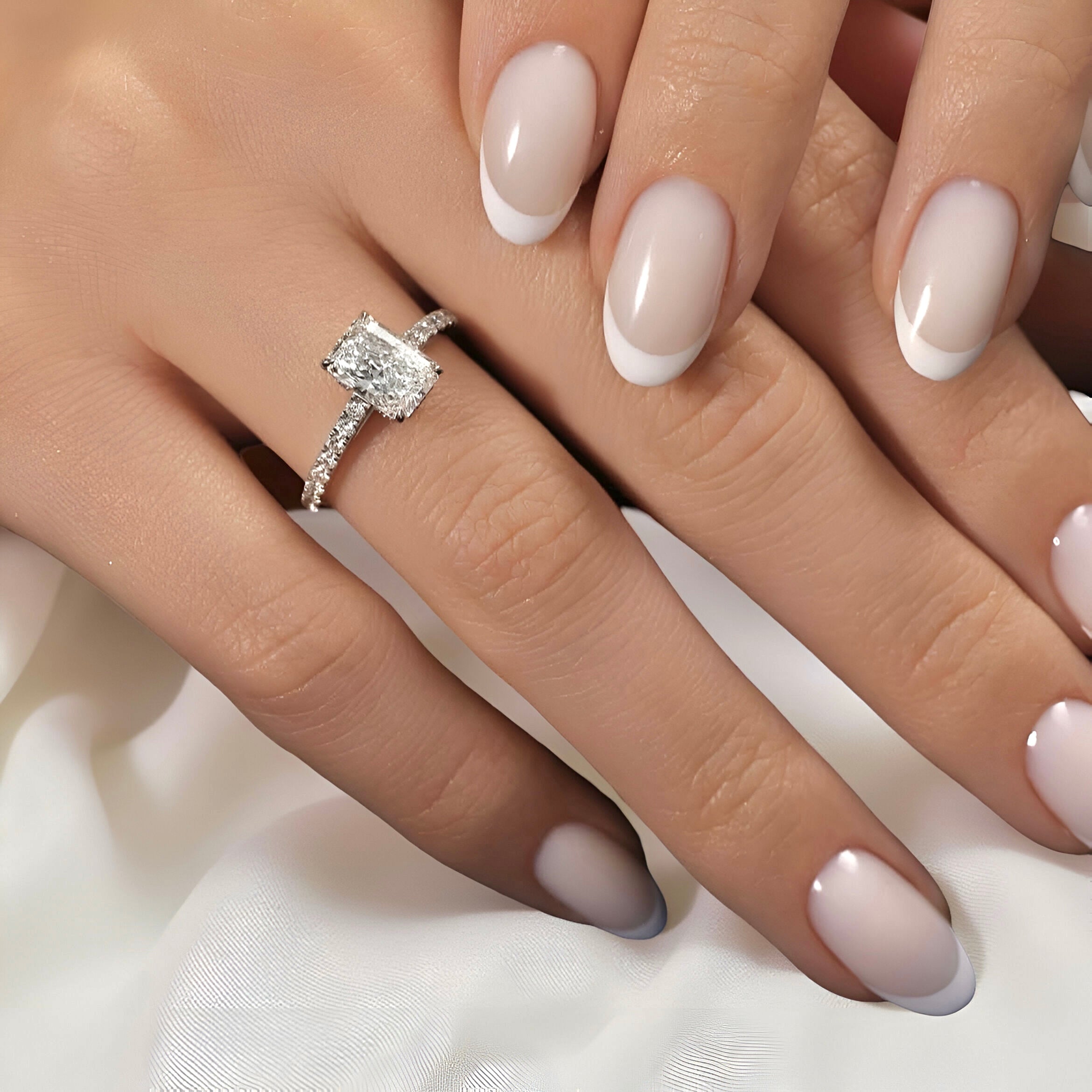 SIGNATURE GLOW™️ 2.0CT Radiant Cut with Concealed Halo