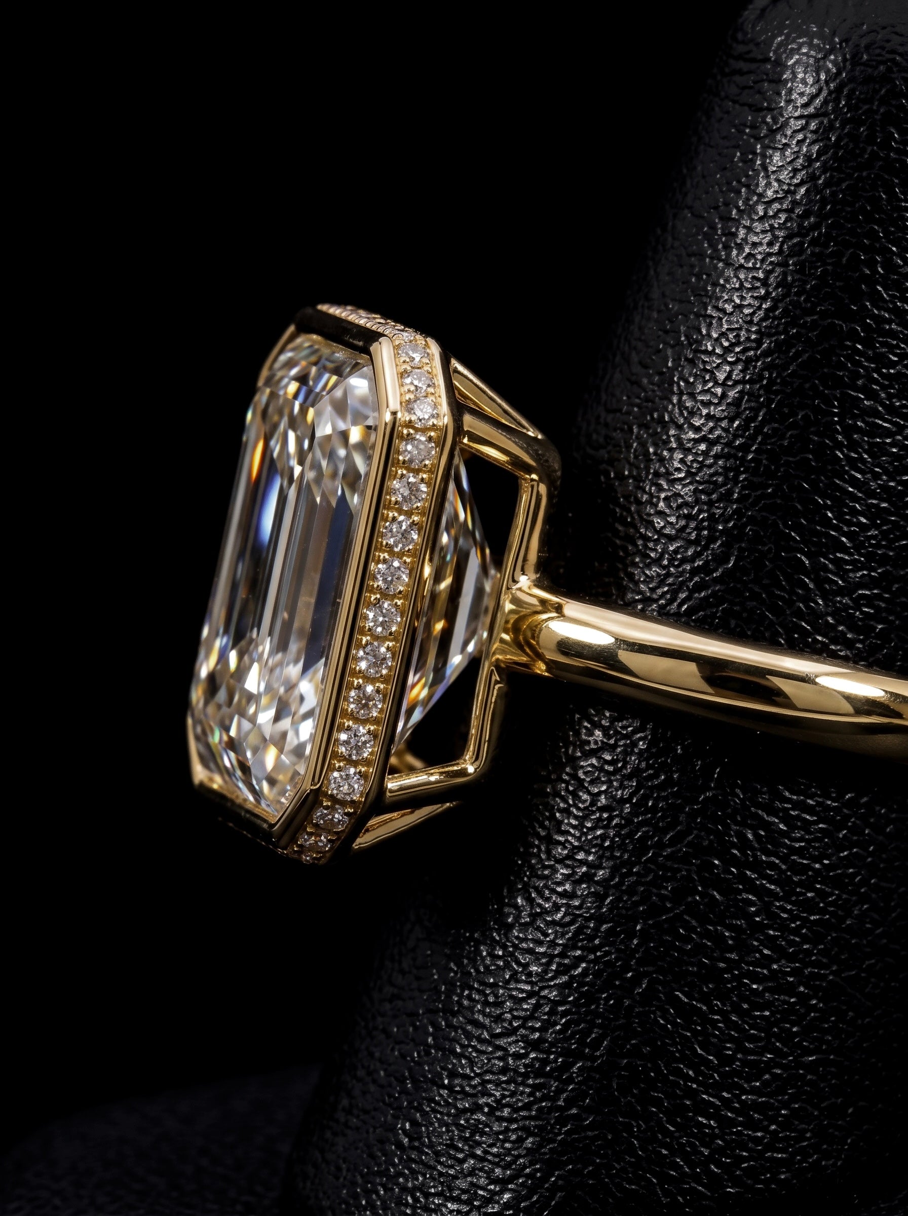10.0CT Emerald-Cut Moissanite · Bezel Setting · Hidden Halo · Solid Gold