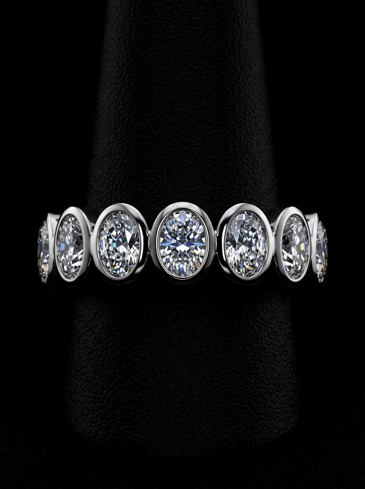 The Oval Bezel Eternity Line Band MG ESSENCE