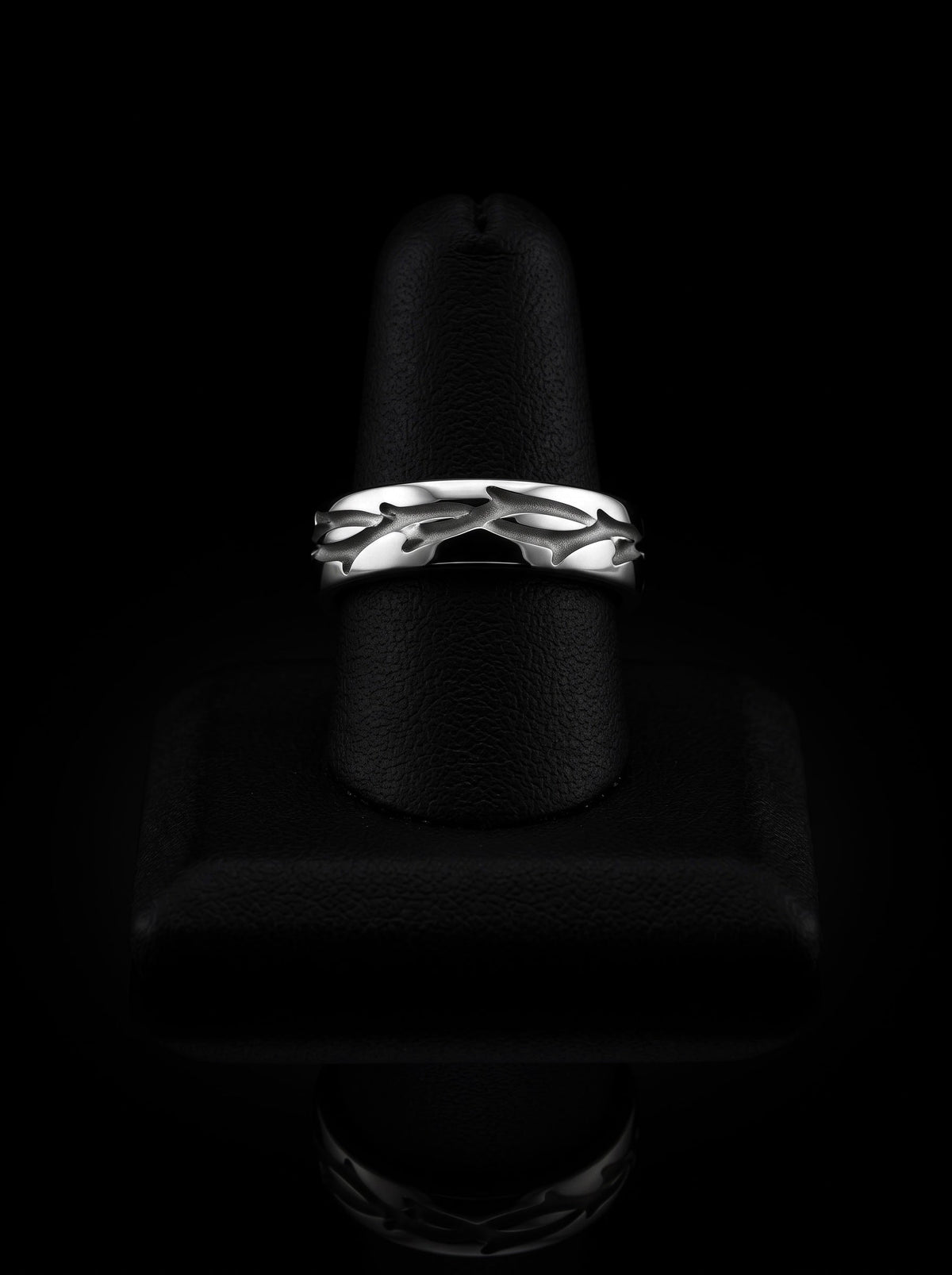 MG VARENO™ Patterned Men’s Ring · Sterling Silver MG ESSENCE