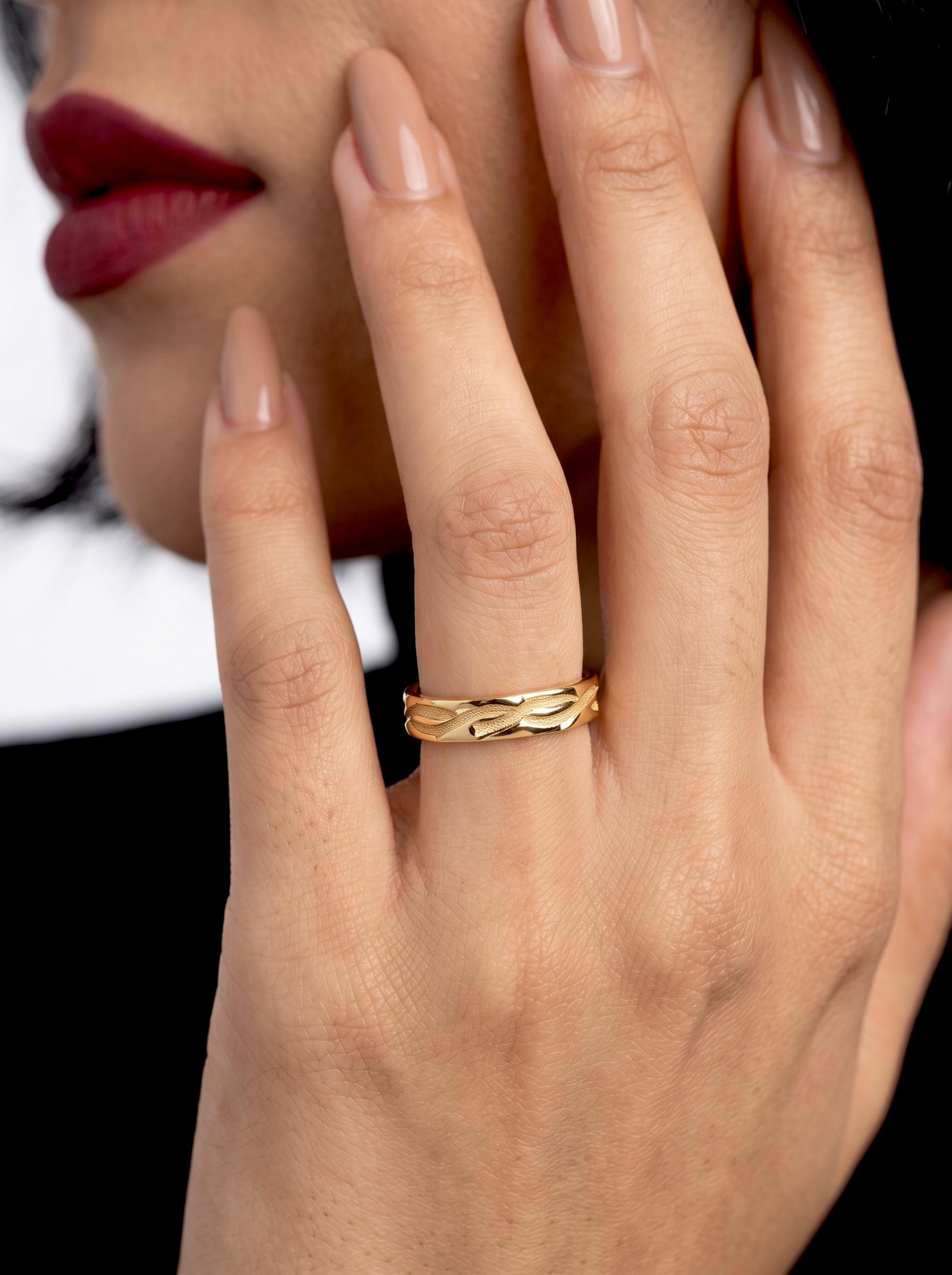 MG VARENO™ Patterned Ring · Yellow Gold