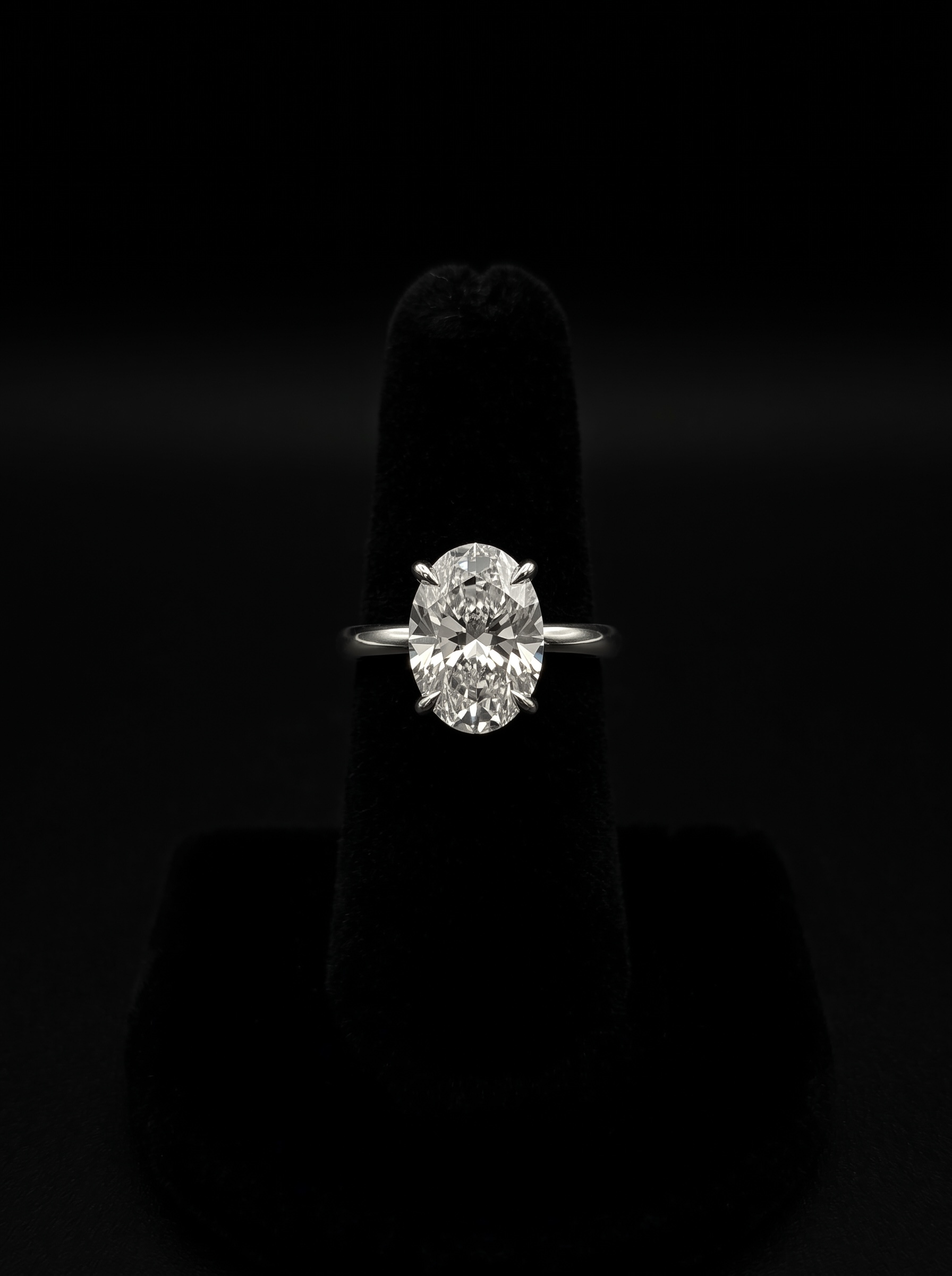 MG ÉLARA™ — Oval Cut Solitaire Ring
