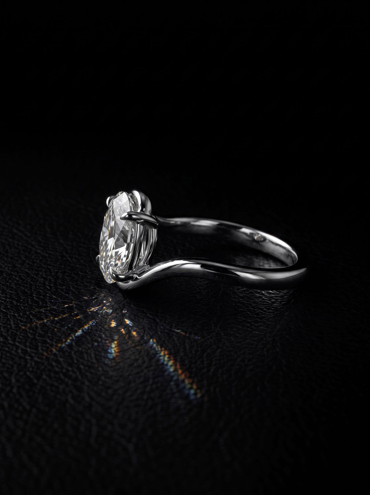 THE ONE™ Twist · 1.00ct Oval-Cut Solitaire MG ESSENCE