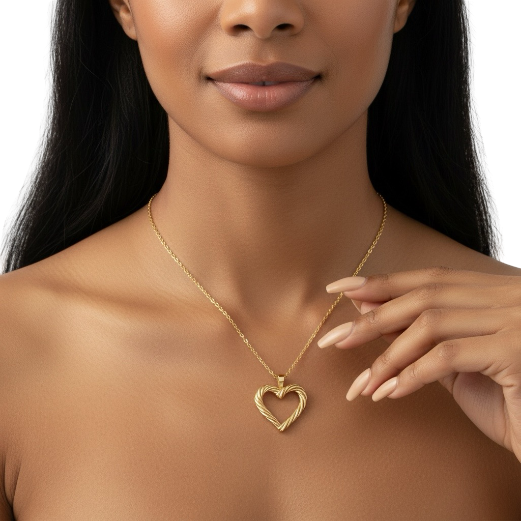 MG ESSENCE – Amour Twist Heart Necklace