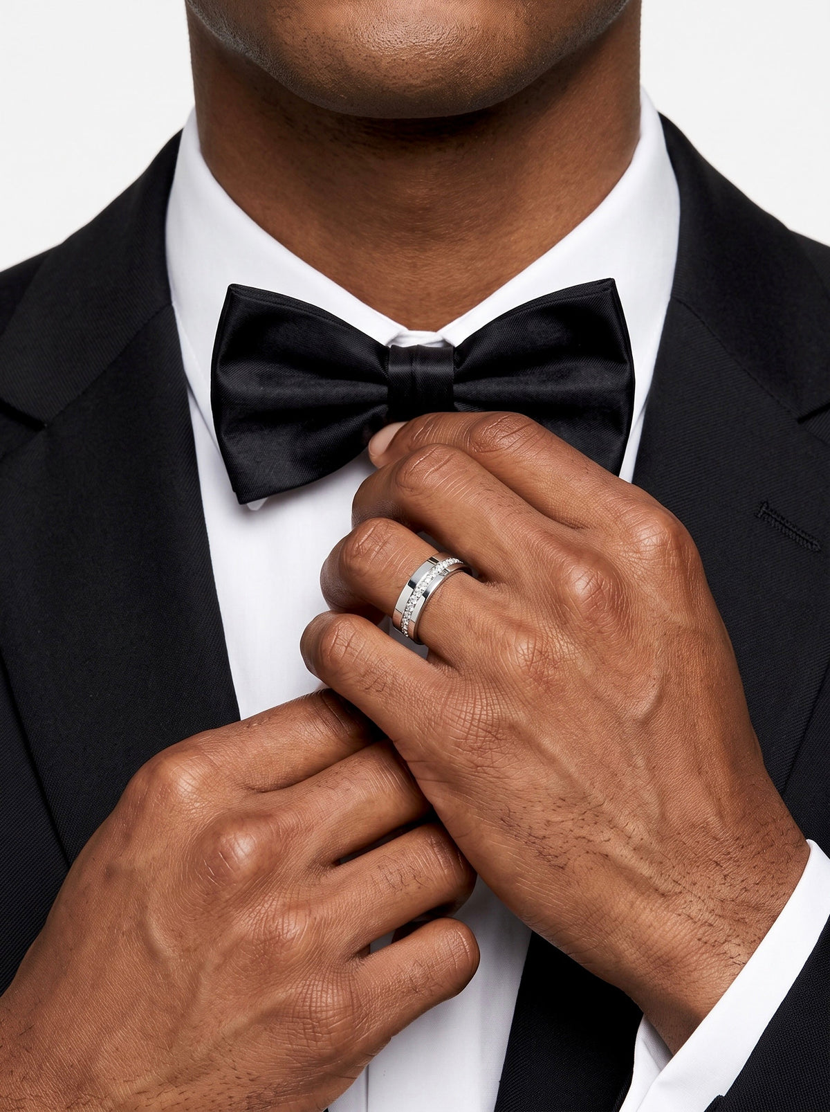 MG VALEN™ Men’s Centre-Stone Band · Sterling Silver MG ESSENCE
