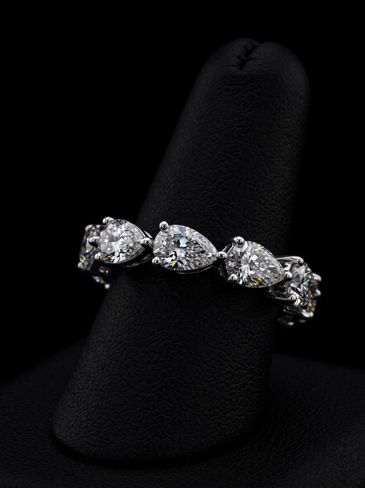 Pear Royale™ Full Eternity Band MG ESSENCE