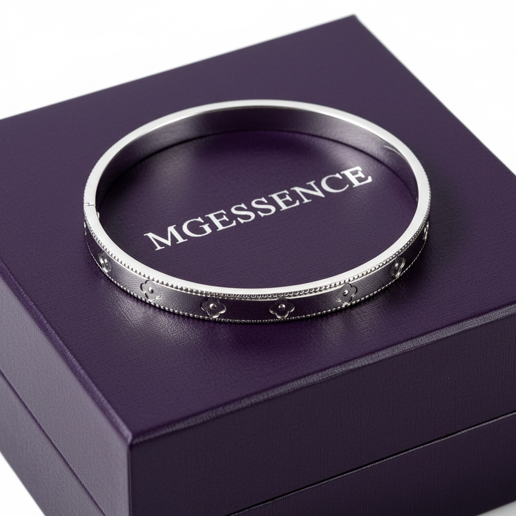 The Aurora Clover™️ Bangle