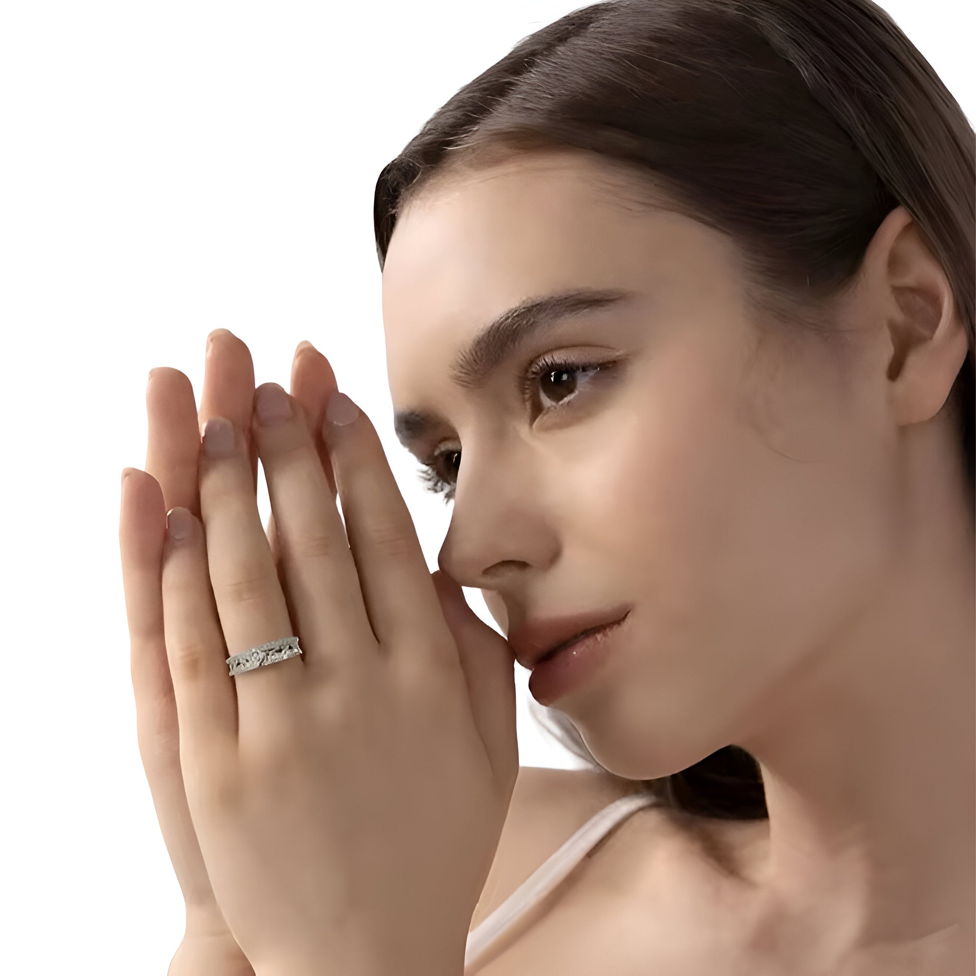 Lustrous Mira Ring MG ESSENCE