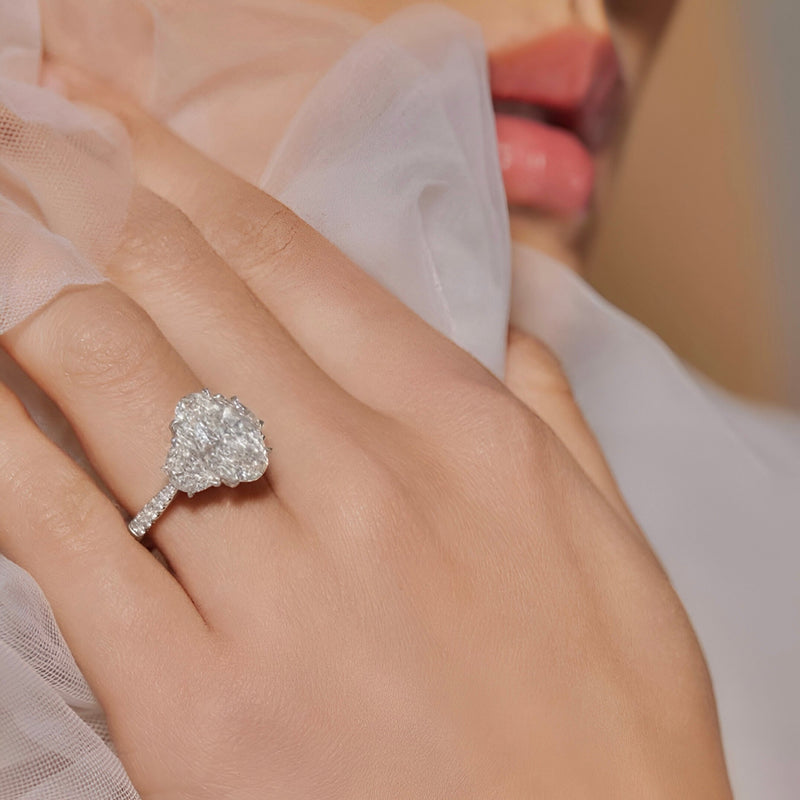 MG Solara®️5.0CT OVAL CUT RING