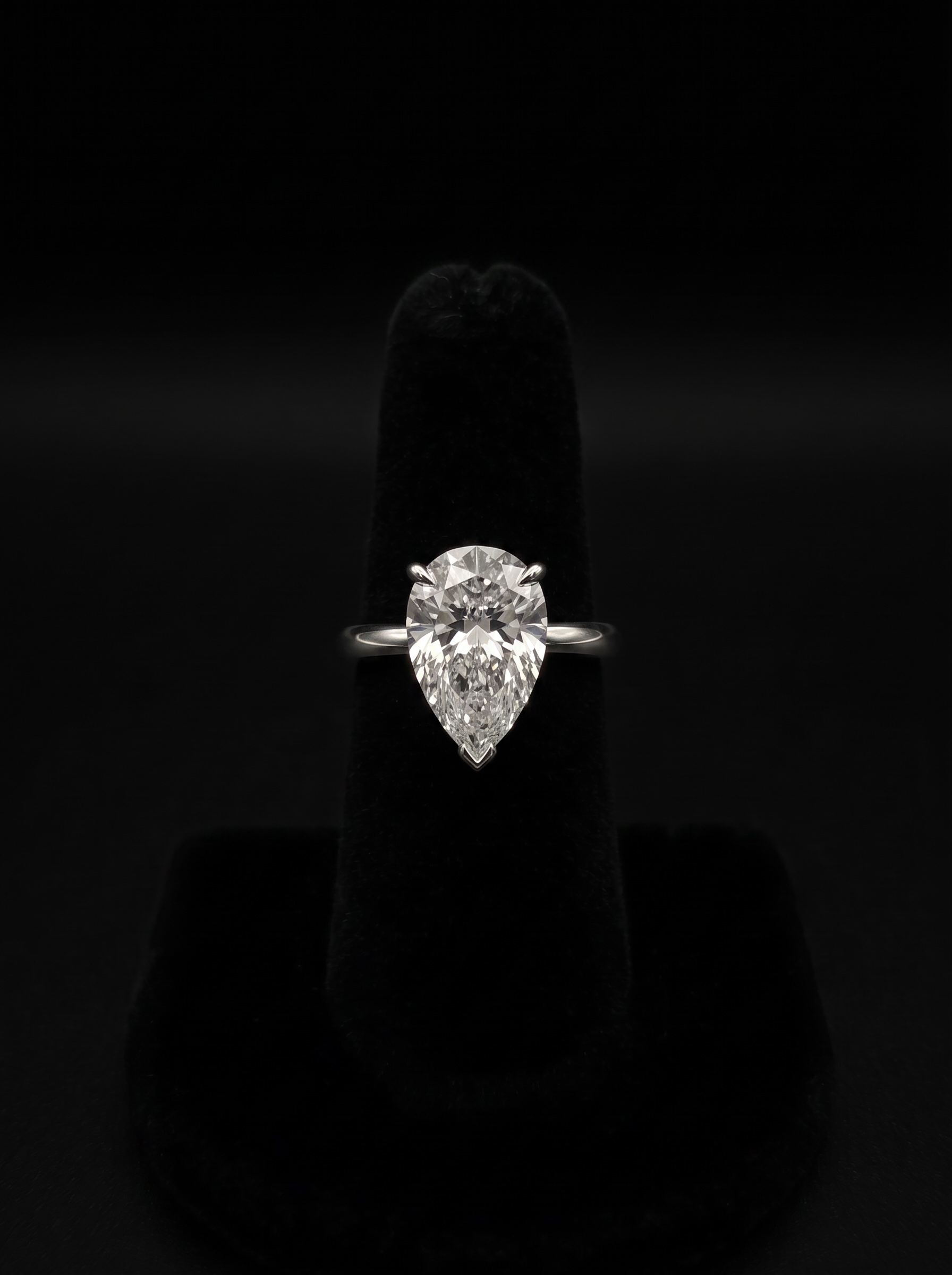 MG SERÉNA™ — Pear Cut Solitaire Ring