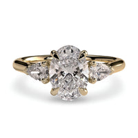 MG AURELIA 3-Stone Oval Cut Ring with Pear Side Stones - 9-18K Yellow Gold