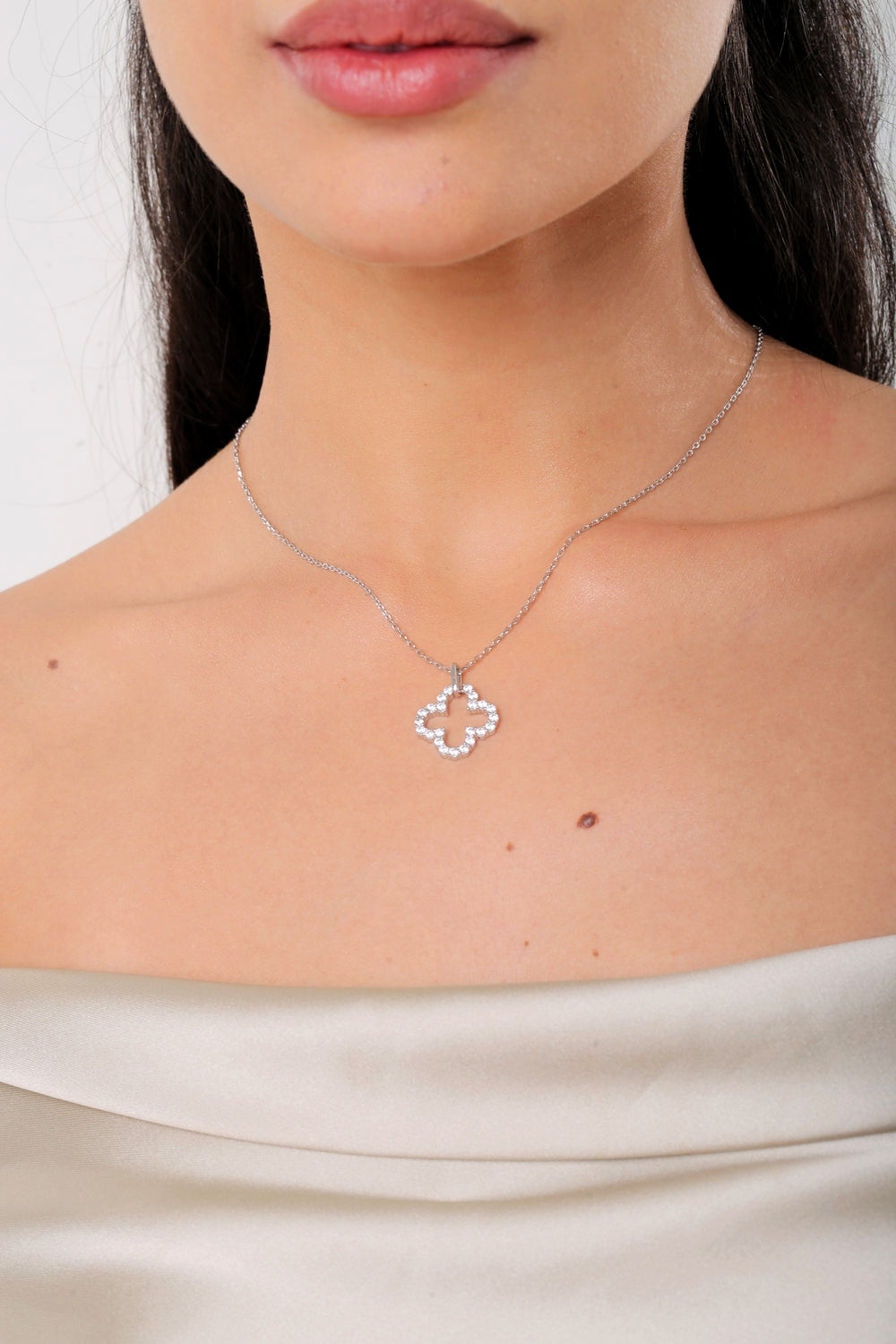 Clover Nova Glow Necklace