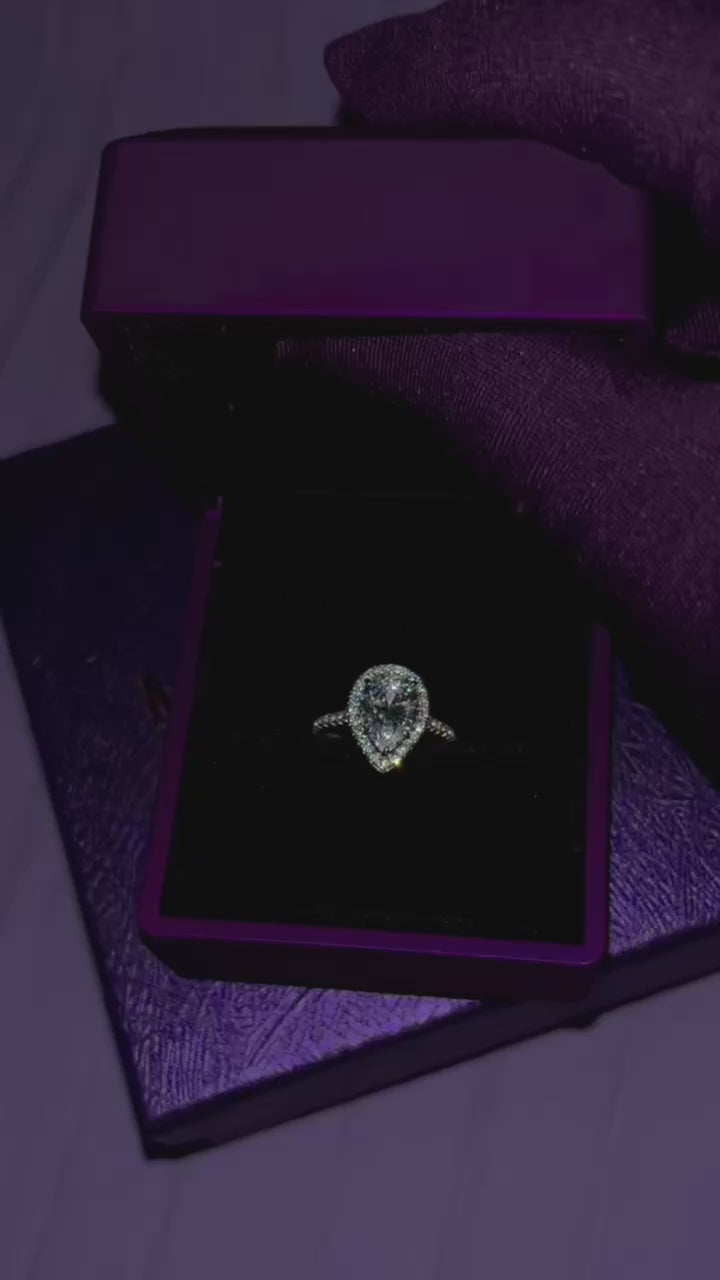 4.0 CT MG NÉLA PEAR CUT RING