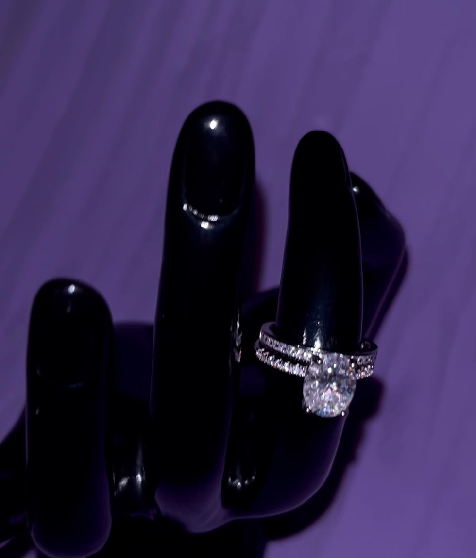 MG OLYSSIA®️ 3.0 CT OVAL CUT RING W/ PAVE BAND